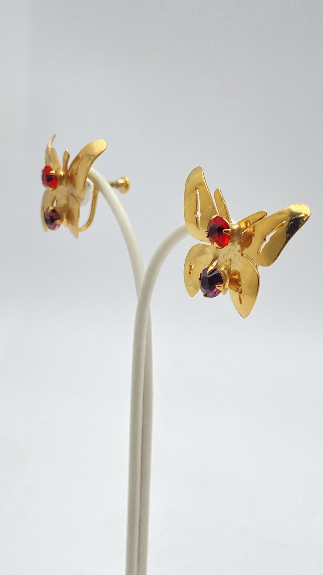 “CORO STERLING” FARFALLE DORATE IN ARGENTO: LEGGEREZZA, LUCE E STILE SENZA TEMPO. BIGIOTTERIA AMERICANA ANNI ‘40. - immagine 9