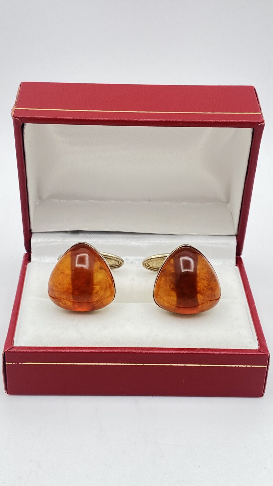 GEMELLI VINTAGE ANNI ‘60: ELEGANZA SOVIETICA IN ARGENTO DORATO E AMBRA BALTICA.