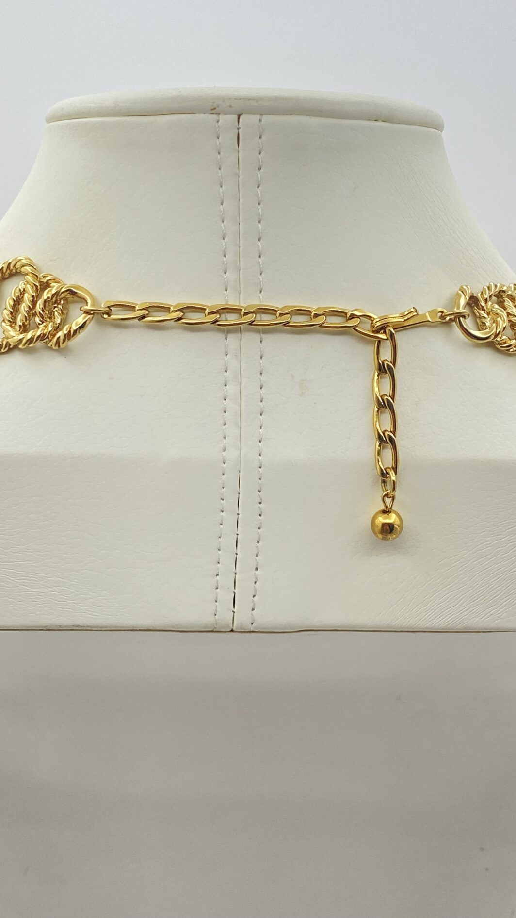 “TRIFARI”. COLLIER VINTAGE ANNI ‘80, IN METALLO GOLDTONE E SMALTO ROSSO. - immagine 5