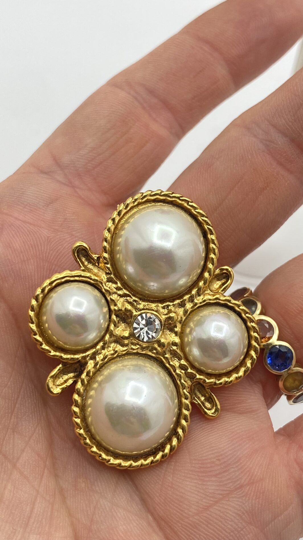 ORECCHINI VINTAGE LANCETTI A CROCE CON PERLE MABÈ. BIGIOTTERIA ITALIANA ANNI ‘80. - immagine 9