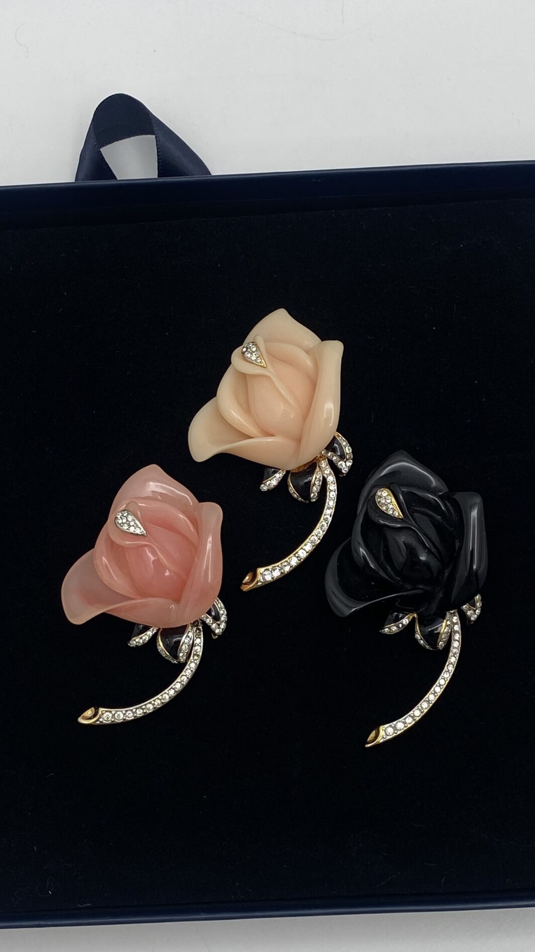 TRITTICO DI ROSE VINTAGE KENNETH JAY LANE: ELEGANZA SENZA TEMPO - immagine 5