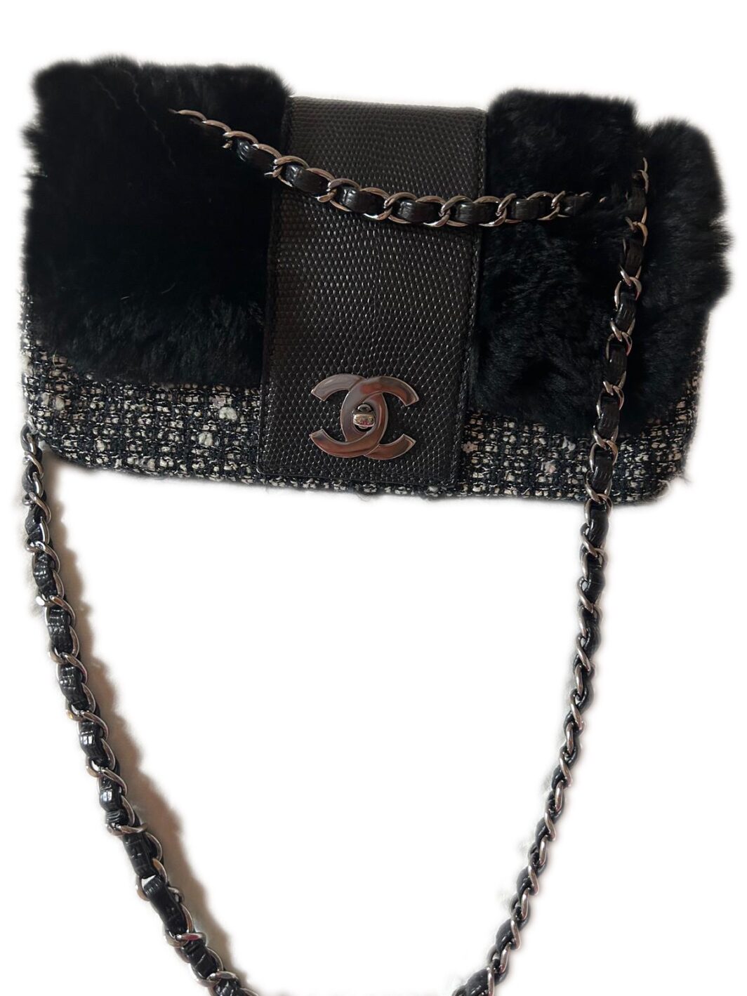 CHANEL CLASSIC FLAP VINTAGE - EDIZIONE LIMITATA 2005 - BORSA IN PELLICCIA DI LAPIN NERO, PATTA IN PELLE DI LUCERTOLA, LOGO IN METALLO E CORPO IN TWEED GRIGIO, BIANCO, NERO E LAMÈ METALLIZZATO - immagine 8