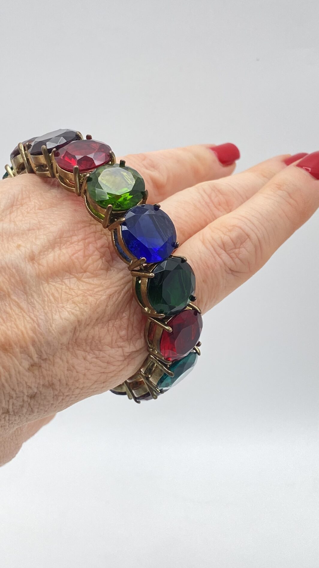 BRACCIALE VINTAGE ANNI ‘50 – ESPLOSIONE DI COLORE IN CRISTALLI POLICROMI E METALLO GOLDTONE - immagine 10