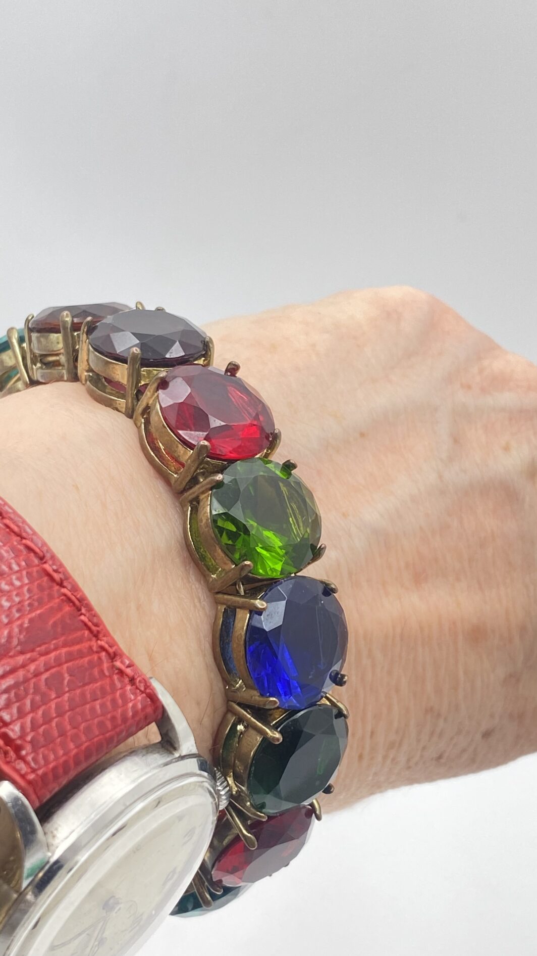 BRACCIALE VINTAGE ANNI ‘50 – ESPLOSIONE DI COLORE IN CRISTALLI POLICROMI E METALLO GOLDTONE - immagine 6