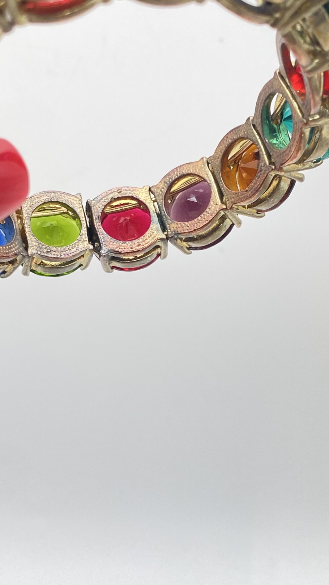 BRACCIALE VINTAGE ANNI ‘50 – ESPLOSIONE DI COLORE IN CRISTALLI POLICROMI E METALLO GOLDTONE - immagine 11