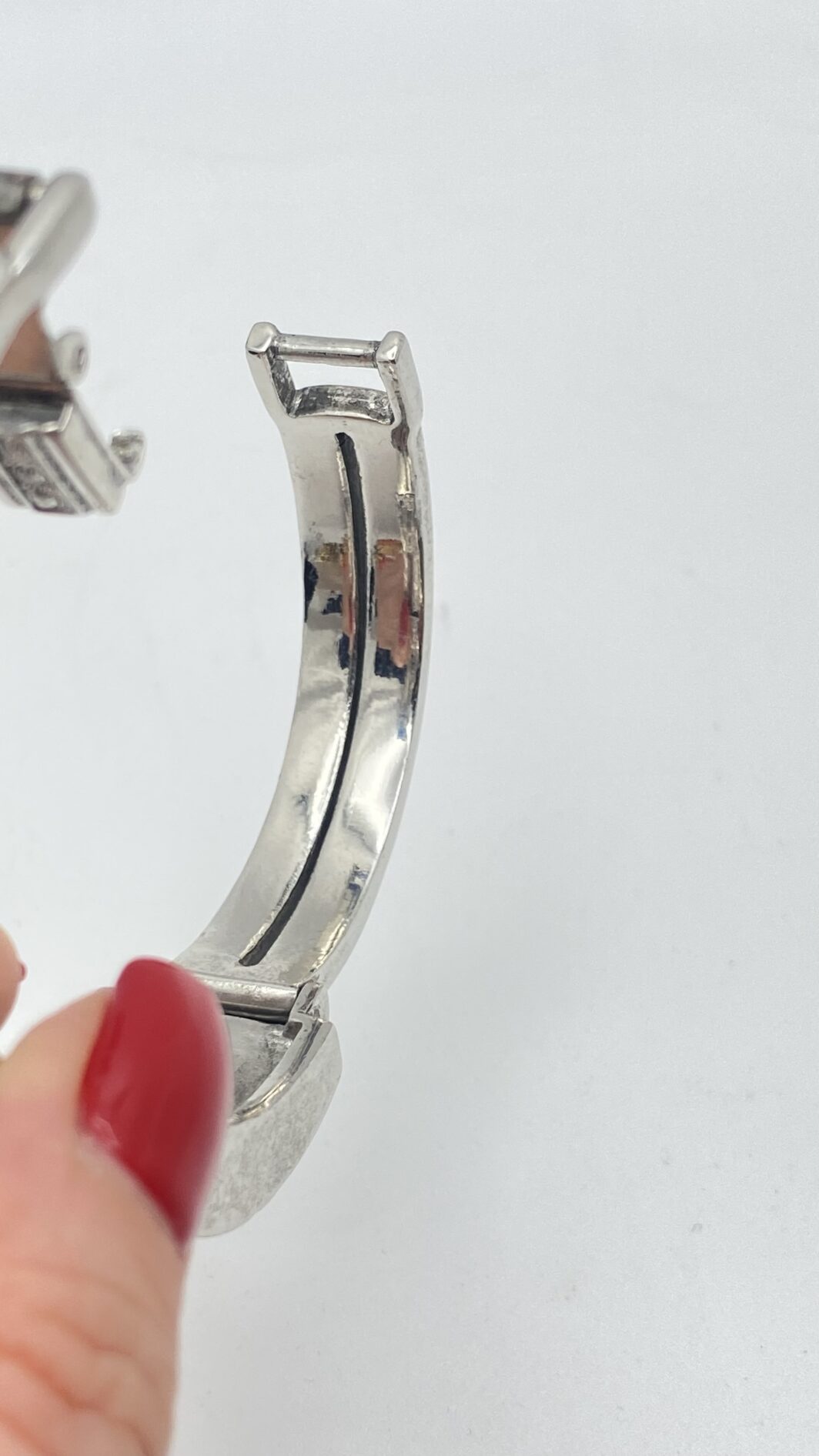 “GIVENCHY”. GEOMETRIE DI LUCE, ELEGANZA SENZA TEMPO. STRAORDINARIO BRACCIALE VINTAGE DI MAGNIFICA FATTURA, IN METALLO ARGENTATO E CRISTALLI DIAMOND-LIKE. ALTA BIGIOTTERIA FRANCESE, ANNI ‘70. - immagine 18