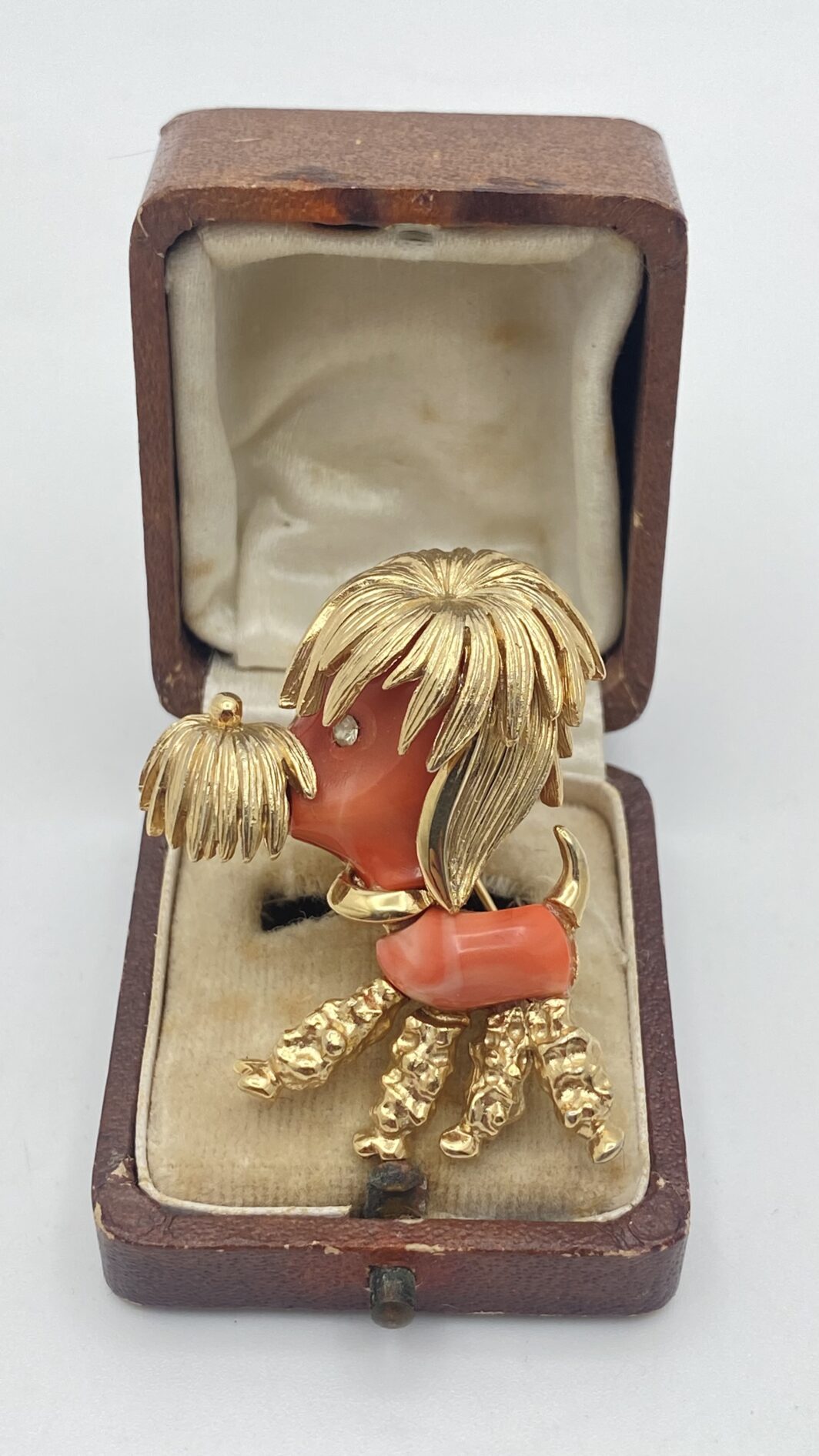 SPILLA UNSIGNED IN GOLDTONE E BAKELITE – OMAGGIO ANIMALIER ALL’ALTA GIOIELLERIA DI FRASCAROLO