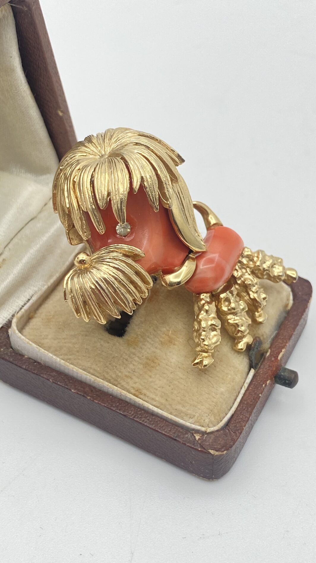 SPILLA UNSIGNED IN GOLDTONE E BAKELITE – OMAGGIO ANIMALIER ALL’ALTA GIOIELLERIA DI FRASCAROLO - immagine 5