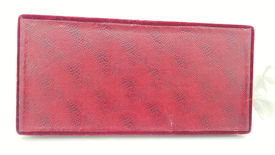 ELEGANTISSIMO SET DI SEI SOTTOBICCHIERI IN ARGENTO FINEMENTE SAGOMATO E TRAFORATO, CON CUSTODIA ORIGINALE RIVESTITA IN VELLUTO. OREFICERIA POMPILIO, GENOVA, PRIMA METÀ DEL XX sec. - immagine 12