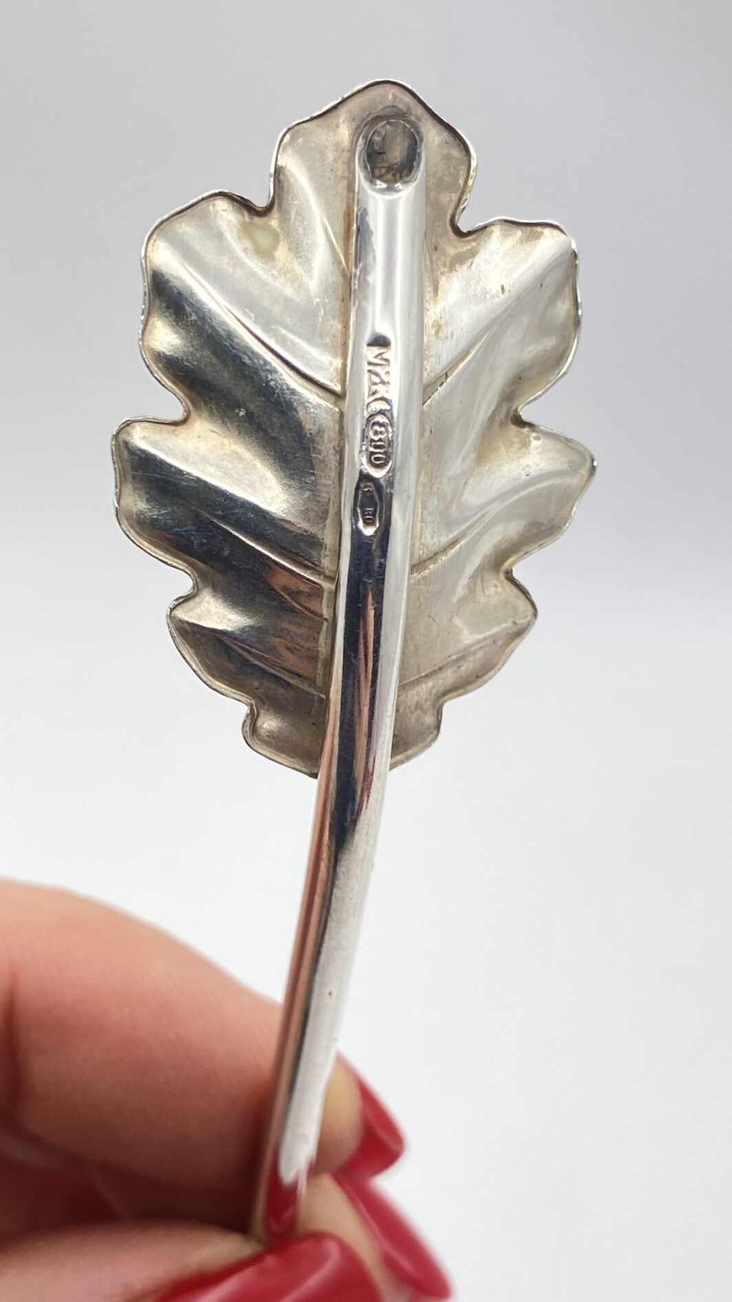 STRAORDINARIO E RARO SET DI 12 CANNUCCE DA COCKTAIL, CON CUCCHIAINI A FOGLIA DI QUERCIA. OPERA DELLA CELEBRE ARGENTERIA CLEMENTI DI BOLOGNA, ASSORBITA DA BUCCELLATI. ITALIA, VINTAGE ANNI ‘60/‘70. - immagine 19