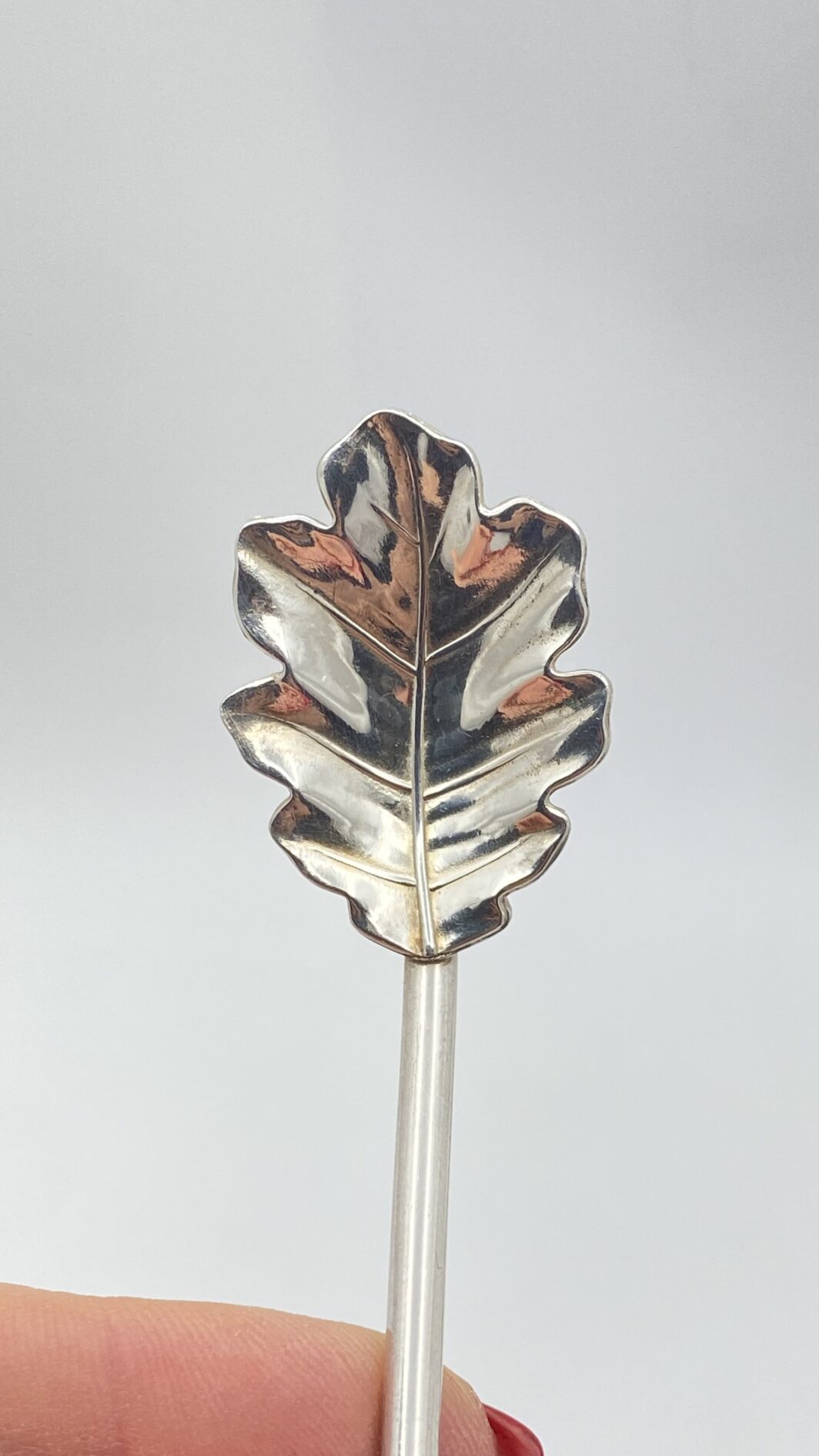 STRAORDINARIO E RARO SET DI 12 CANNUCCE DA COCKTAIL, CON CUCCHIAINI A FOGLIA DI QUERCIA. OPERA DELLA CELEBRE ARGENTERIA CLEMENTI DI BOLOGNA, ASSORBITA DA BUCCELLATI. ITALIA, VINTAGE ANNI ‘60/‘70. - immagine 17