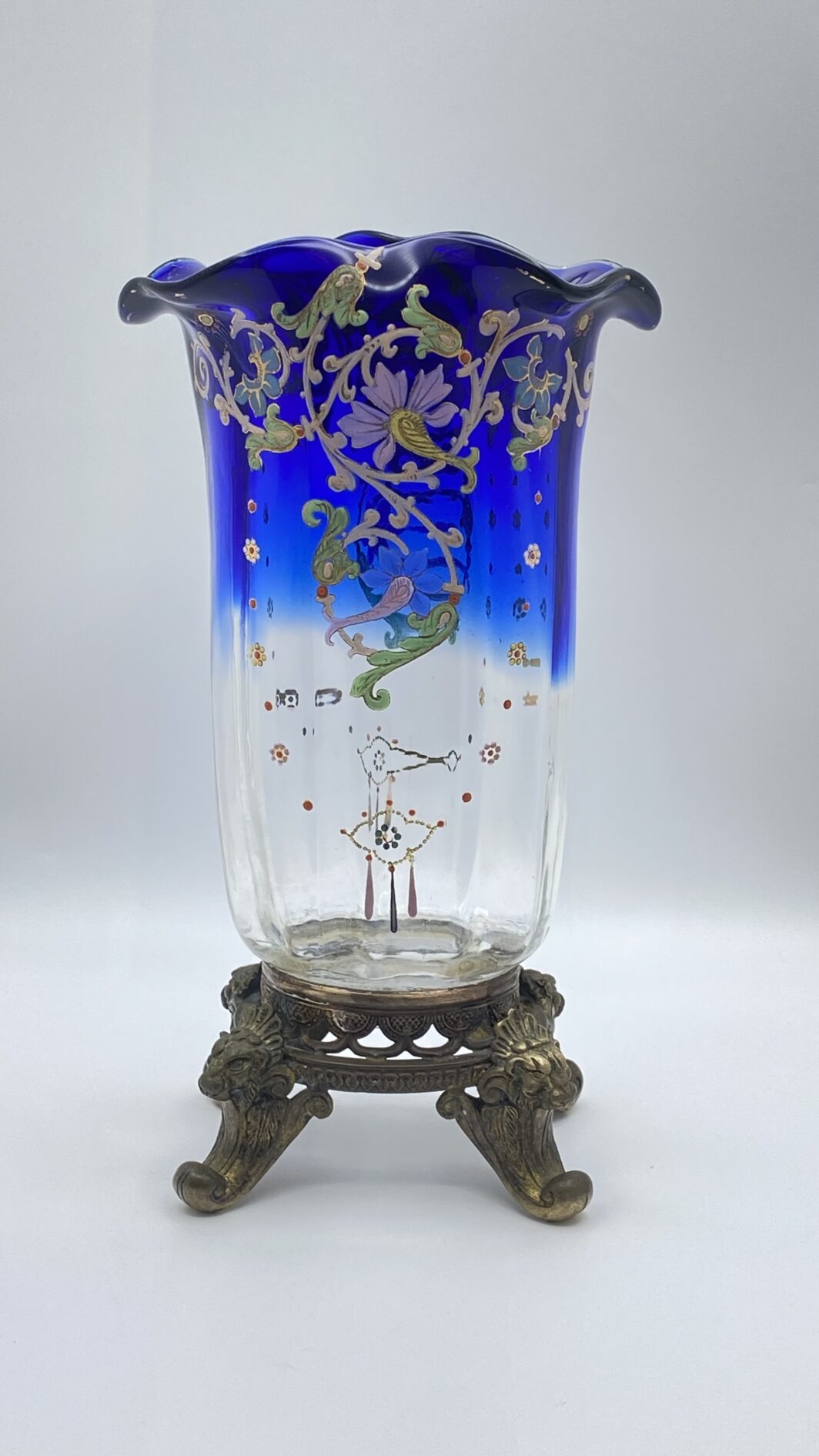 RAFFINATO VASO ART NOUVEAU IN VETRO SOFFIATO DIPINTO A MANO A MOTIVI FLOREALI, CON BASE IN BRONZO. FRANCIA, FINE XIX sec. - immagine 5