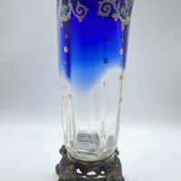 RAFFINATO VASO ART NOUVEAU IN VETRO SOFFIATO DIPINTO A MANO A MOTIVI FLOREALI, CON BASE IN BRONZO. FRANCIA, FINE XIX sec. - immagine 3