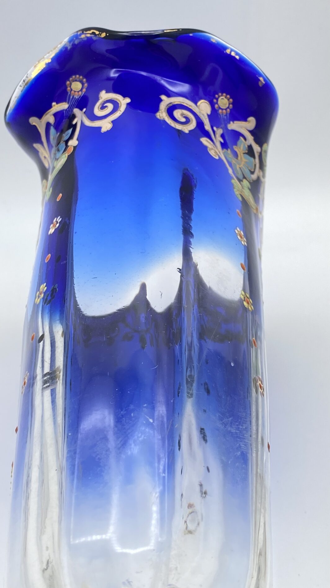 RAFFINATO VASO ART NOUVEAU IN VETRO SOFFIATO DIPINTO A MANO A MOTIVI FLOREALI, CON BASE IN BRONZO. FRANCIA, FINE XIX sec. - immagine 12