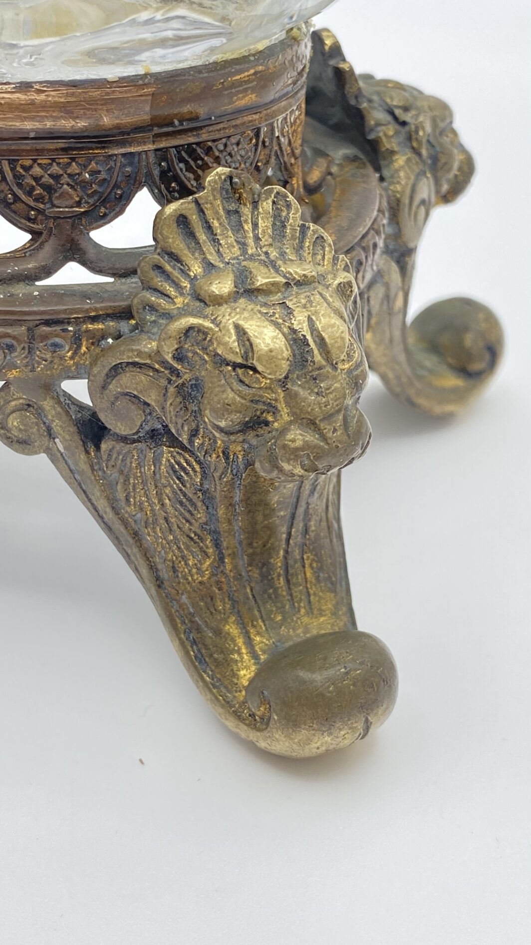 RAFFINATO VASO ART NOUVEAU IN VETRO SOFFIATO DIPINTO A MANO A MOTIVI FLOREALI, CON BASE IN BRONZO. FRANCIA, FINE XIX sec. - immagine 13