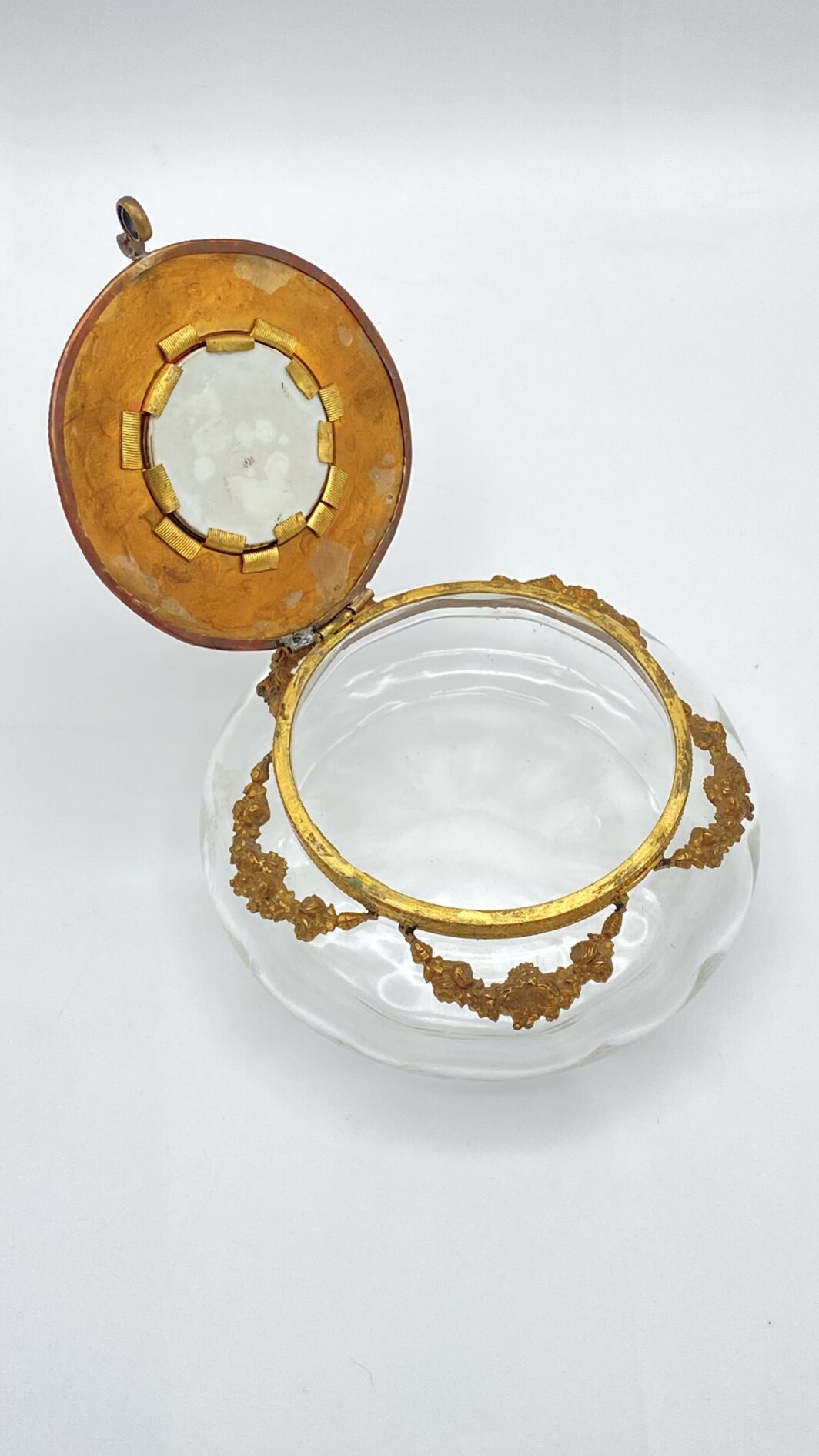 ELEGANTE E RARO PORTACIPRIA IN VETRO SOFFIATO E ORMOLU, CON PLACCA IN PORCELLANA CON RITRATTO DI NOBILDONNA. EPOCA CARLO X. FRANCIA, INIZI XIX SEC. - immagine 13