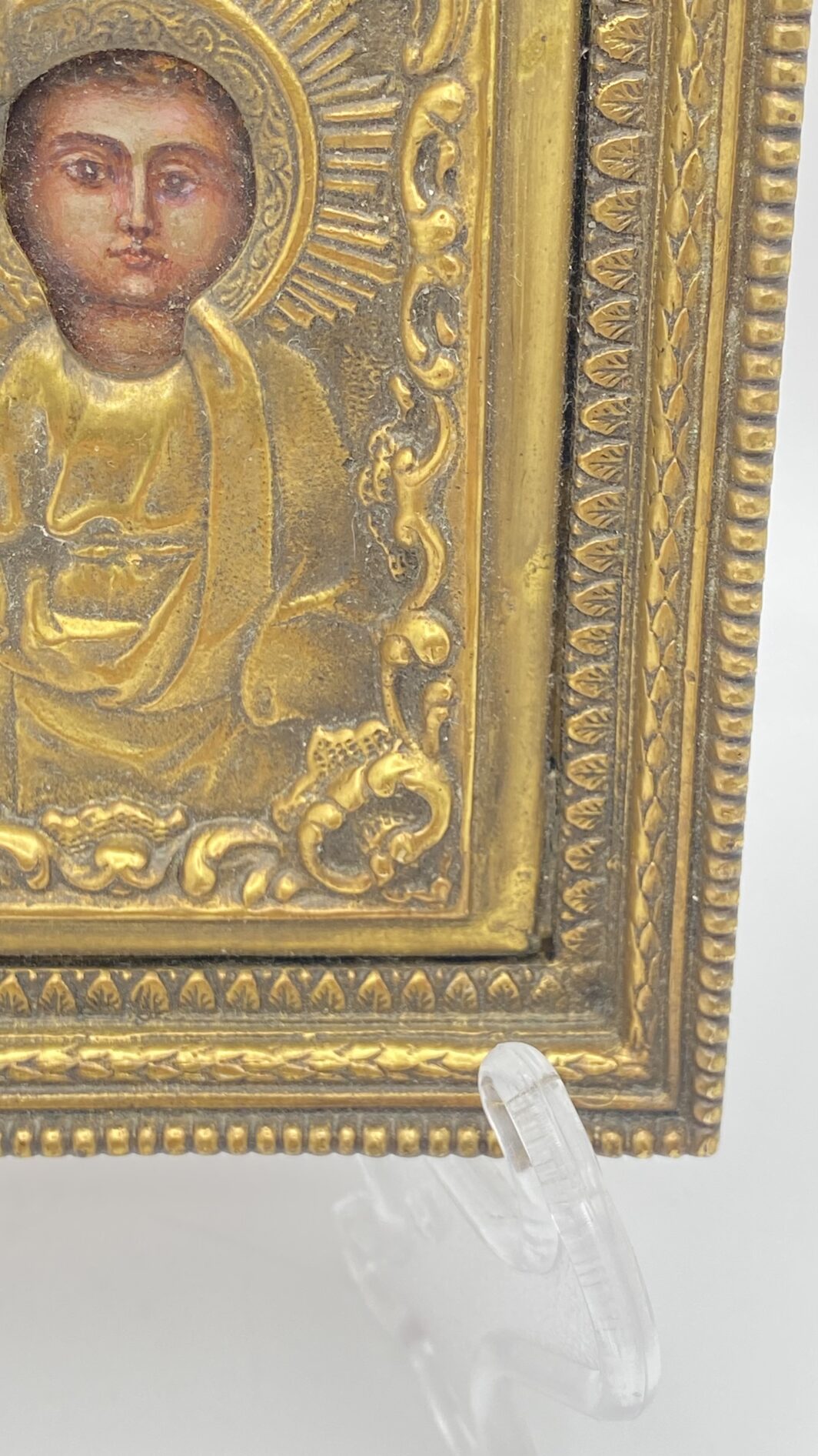 INCANTEVOLE PICCOLA ICONA DELLA MADONNA DI KAZAN, DIPINTA A MANO, CON RIZZA IN BRONZO RICCAMENTE DECORATA. RUSSIA, XX sec. - immagine 8