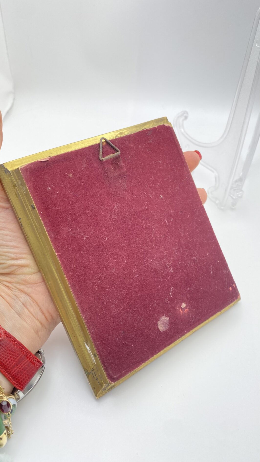 INCANTEVOLE PICCOLA ICONA DELLA MADONNA DI KAZAN, DIPINTA A MANO, CON RIZZA IN BRONZO RICCAMENTE DECORATA. RUSSIA, XX sec. - immagine 11