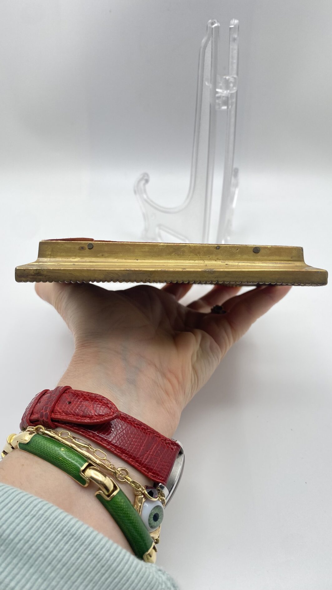 INCANTEVOLE PICCOLA ICONA DELLA MADONNA DI KAZAN, DIPINTA A MANO, CON RIZZA IN BRONZO RICCAMENTE DECORATA. RUSSIA, XX sec. - immagine 12