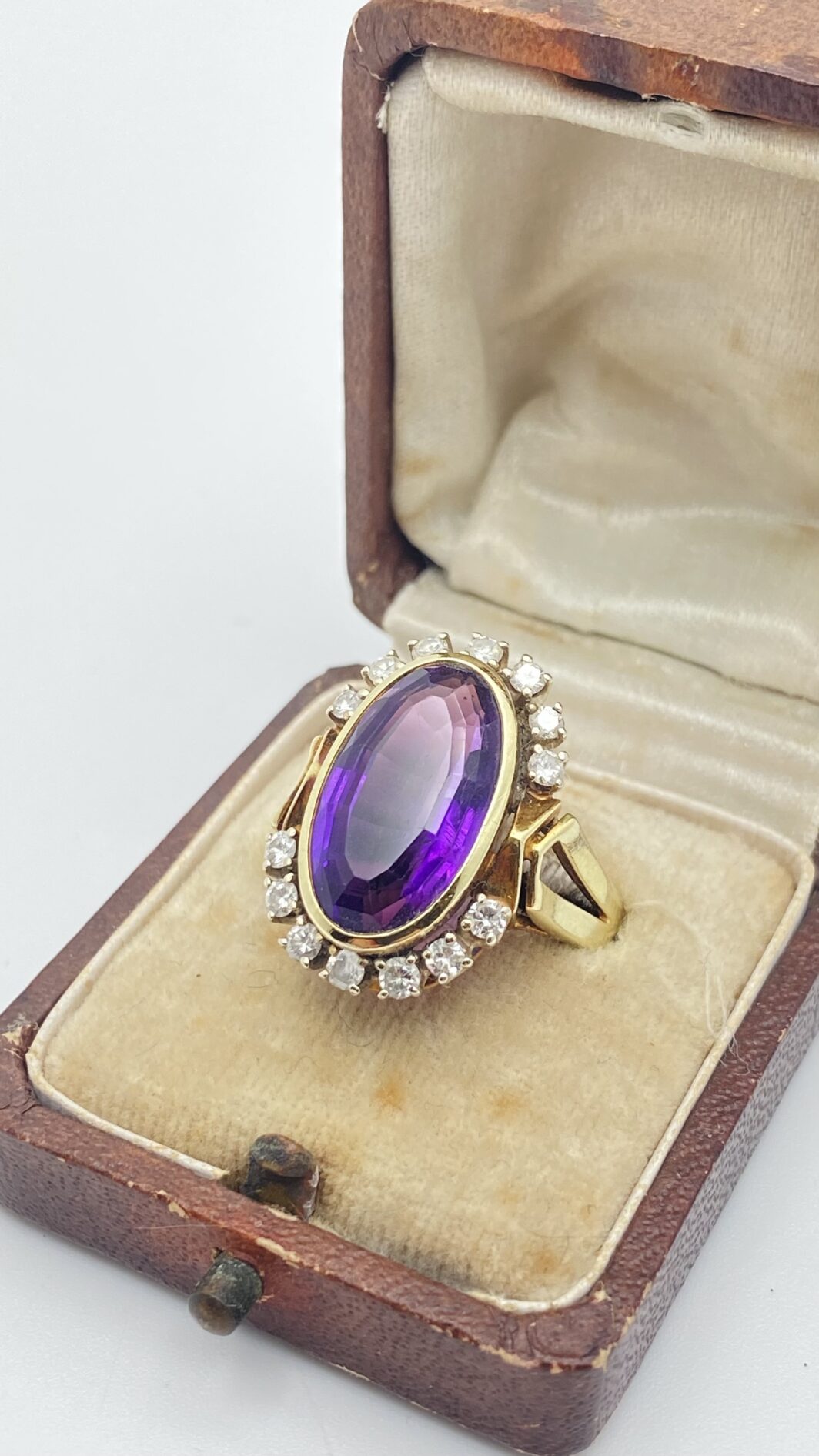 SPLENDIDO ANELLO ART DECO, CON AMETISTA E BRILLANTI, IN ORO 14KT. FRANCIA ANNI’20. - immagine 3