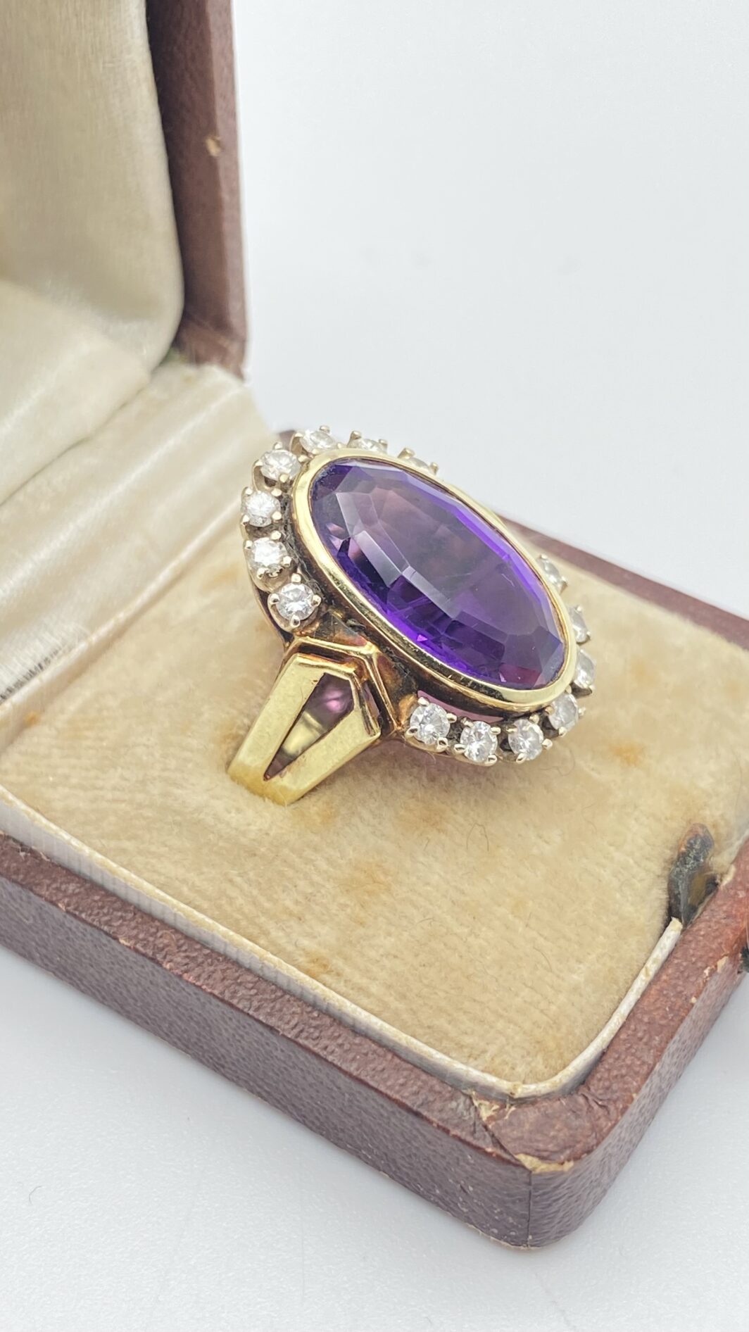 SPLENDIDO ANELLO ART DECO, CON AMETISTA E BRILLANTI, IN ORO 14KT. FRANCIA ANNI’20. - immagine 4