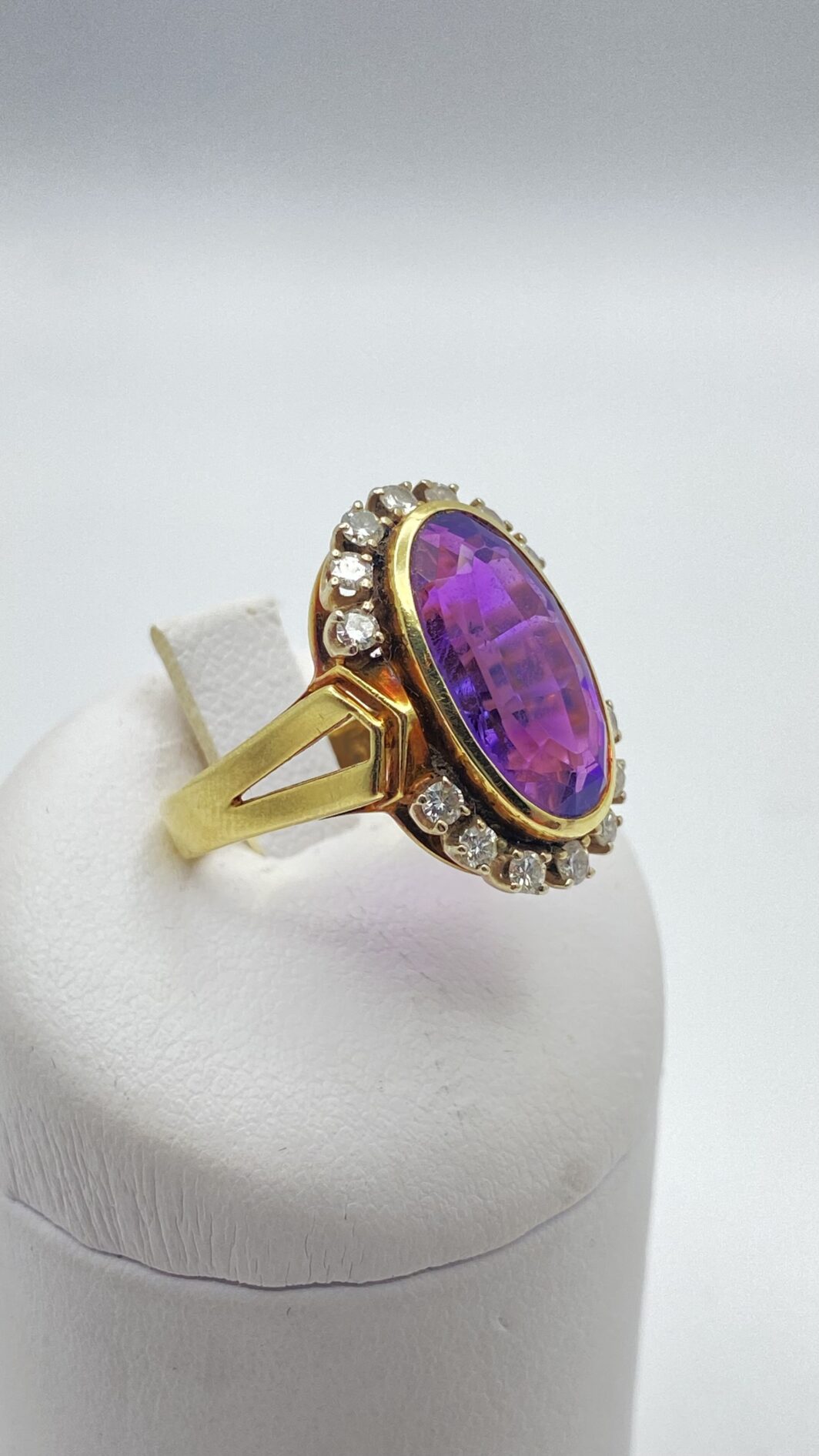 SPLENDIDO ANELLO ART DECO, CON AMETISTA E BRILLANTI, IN ORO 14KT. FRANCIA ANNI’20. - immagine 7