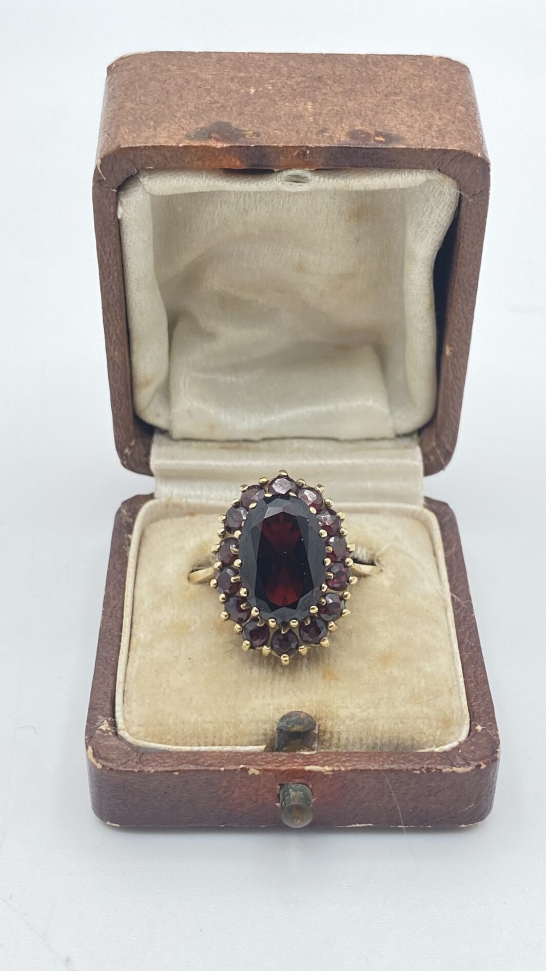 ELEGANTE ANELLO IN ORO 333 CON GRANATI, STILE REVIVAL VITTORIANO, PRIMI NOVECENTO - immagine 11