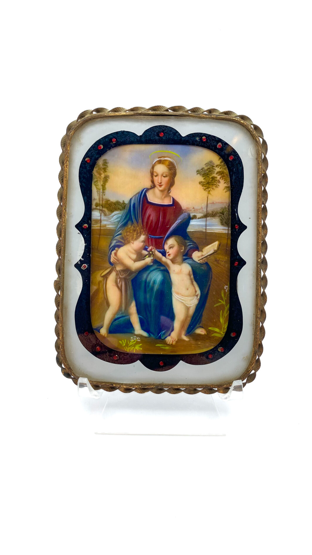 STRAORDINARIA MINIATURA SU AVORIO RAFFIGURANTE IL SUBLIME DIPINTO DELLA “MADONNA DEL CARDELINO” DEL CELEBRE MAESTRO ITALIANO RAFFAELLO SANZIO, CON RAFFINATA CORNICE IN VETRO DIPINTO E ORMOLU FINEMENTE SAGOMATO. ITALIA, SECONDA METÀ O FINE DEL XIX sec.