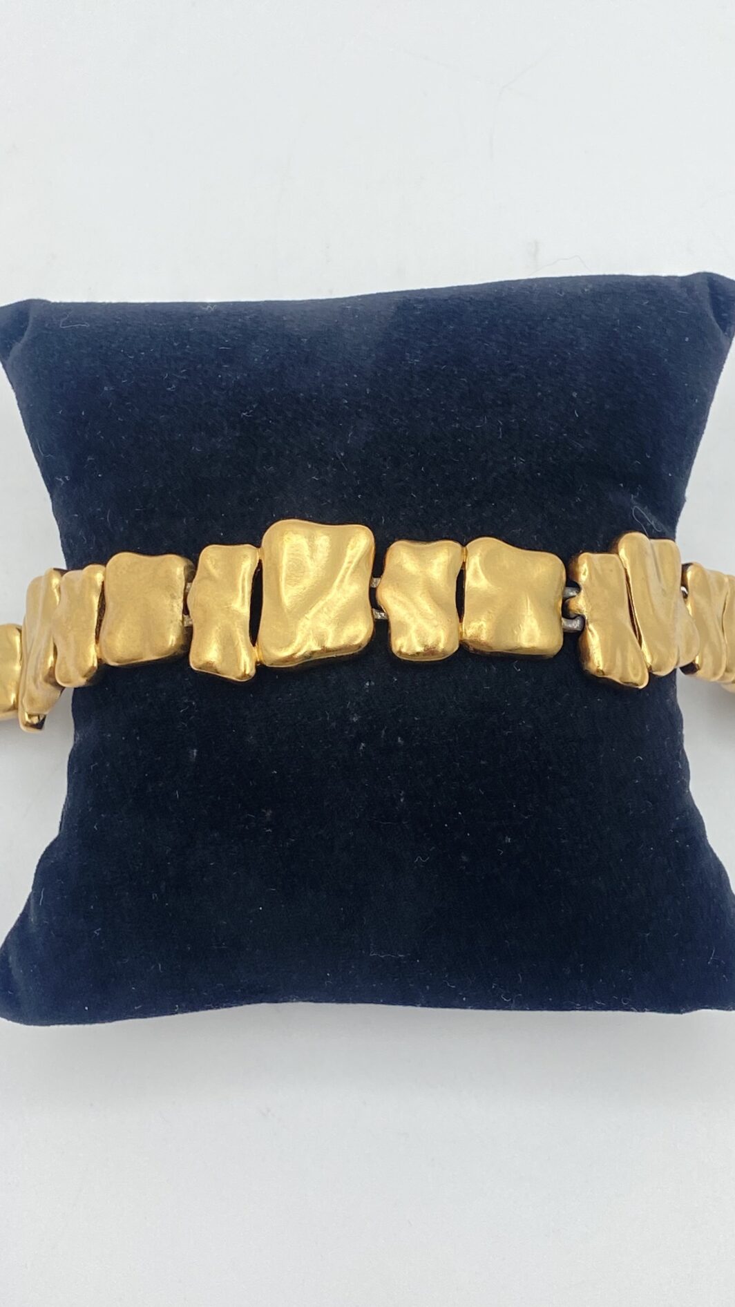 BRACCIALE VINTAGE MONET IN METALLO GOLDTONE DAL DESIGN SCULTOREO - immagine 4