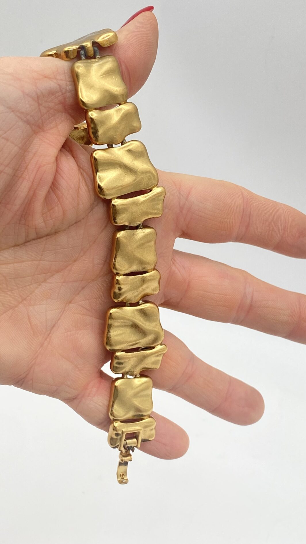 BRACCIALE VINTAGE MONET IN METALLO GOLDTONE DAL DESIGN SCULTOREO - immagine 5