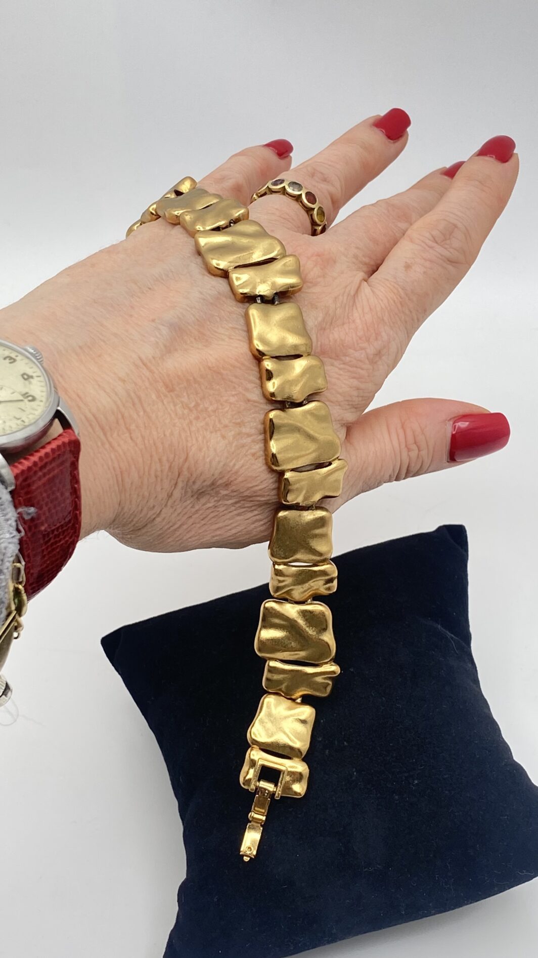 BRACCIALE VINTAGE MONET IN METALLO GOLDTONE DAL DESIGN SCULTOREO - immagine 8