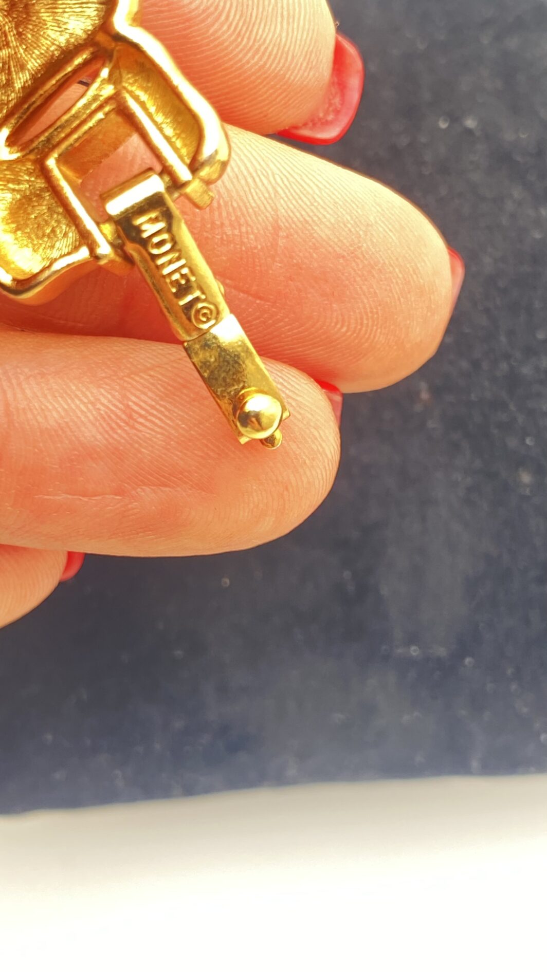 BRACCIALE VINTAGE MONET IN METALLO GOLDTONE DAL DESIGN SCULTOREO - immagine 9