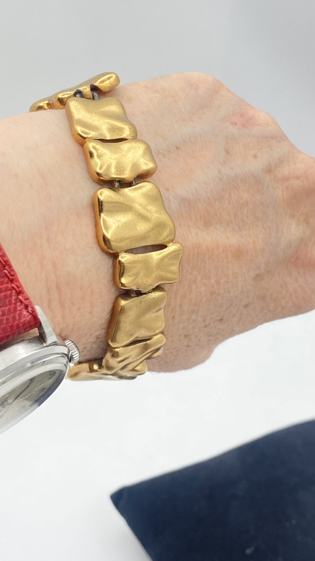 BRACCIALE VINTAGE MONET IN METALLO GOLDTONE DAL DESIGN SCULTOREO - immagine 11