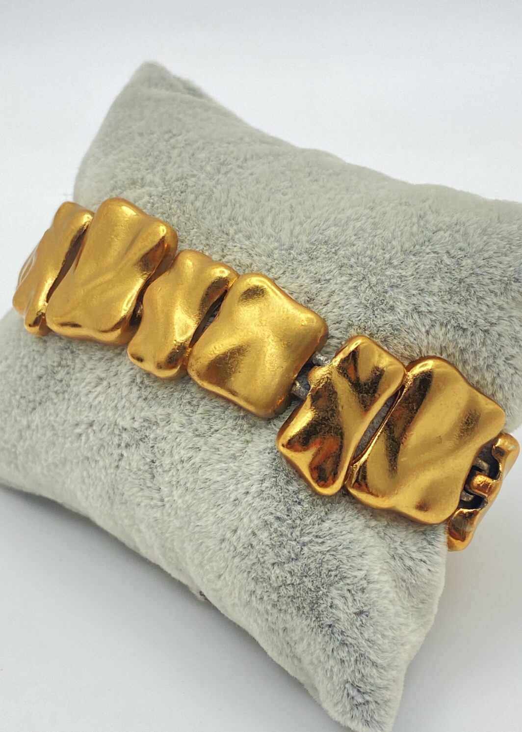 BRACCIALE VINTAGE MONET IN METALLO GOLDTONE DAL DESIGN SCULTOREO