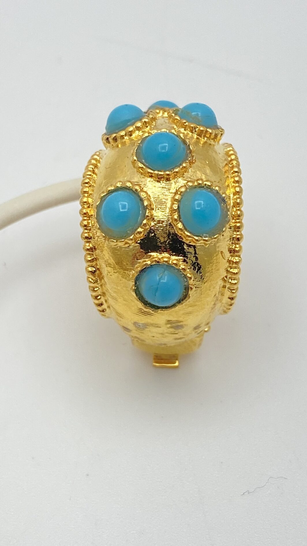 ORECCHINI VINTAGE FIRMATI “BOUCHER”, ANNI ’60, CON PASTE DI TURCHESE E METALLO GOLDTONE. - immagine 11
