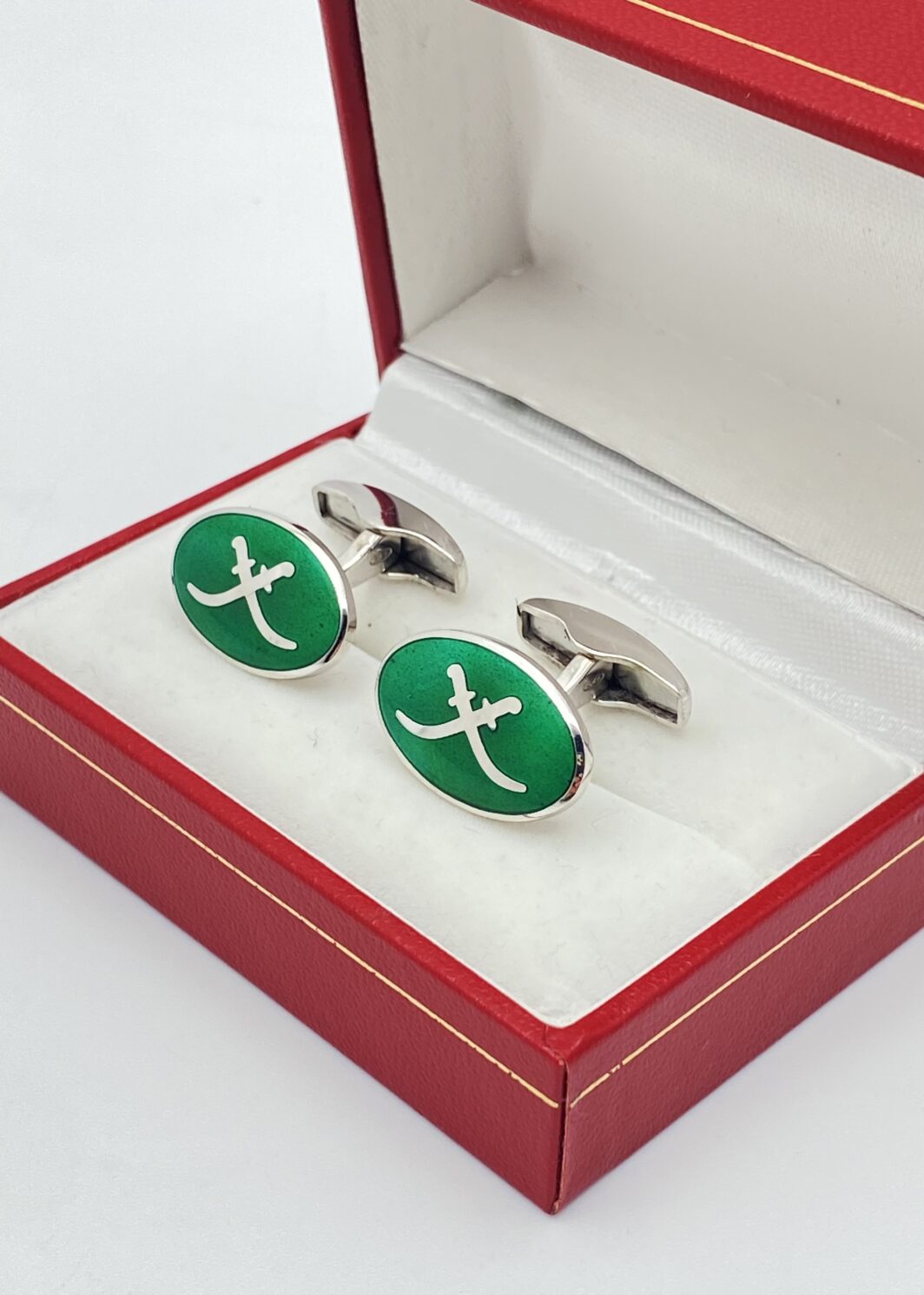 ELEGANTE PAIO DI GEMELLI VINTAGE ANNI’50, IN ARGENTO 925 E SMALTI VERDE SMERALDO, CON SCIMITARRE INCROCIATE.