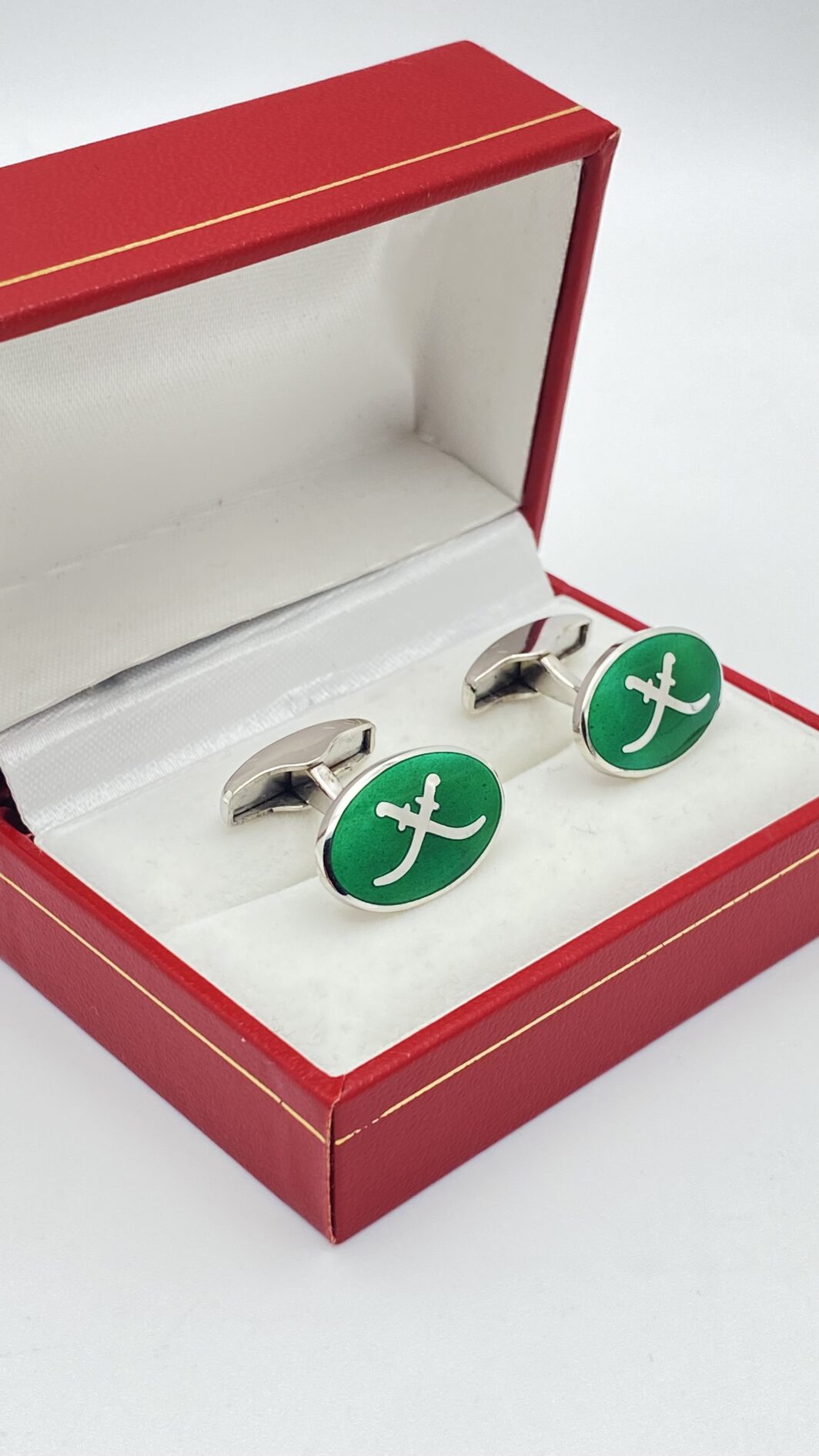 ELEGANTE PAIO DI GEMELLI VINTAGE ANNI’50, IN ARGENTO 925 E SMALTI VERDE SMERALDO, CON SCIMITARRE INCROCIATE. - immagine 4