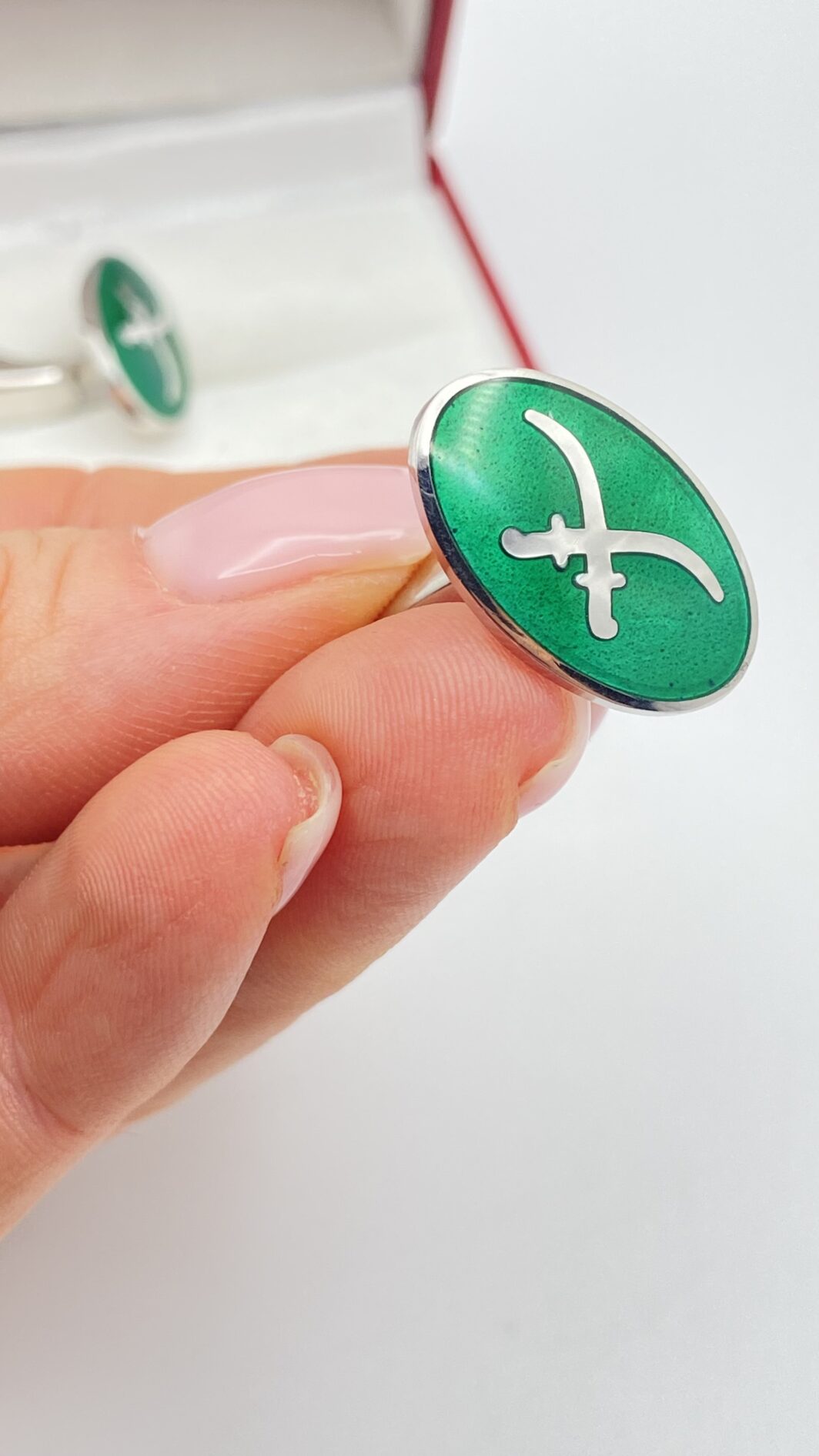 ELEGANTE PAIO DI GEMELLI VINTAGE ANNI’50, IN ARGENTO 925 E SMALTI VERDE SMERALDO, CON SCIMITARRE INCROCIATE. - immagine 9