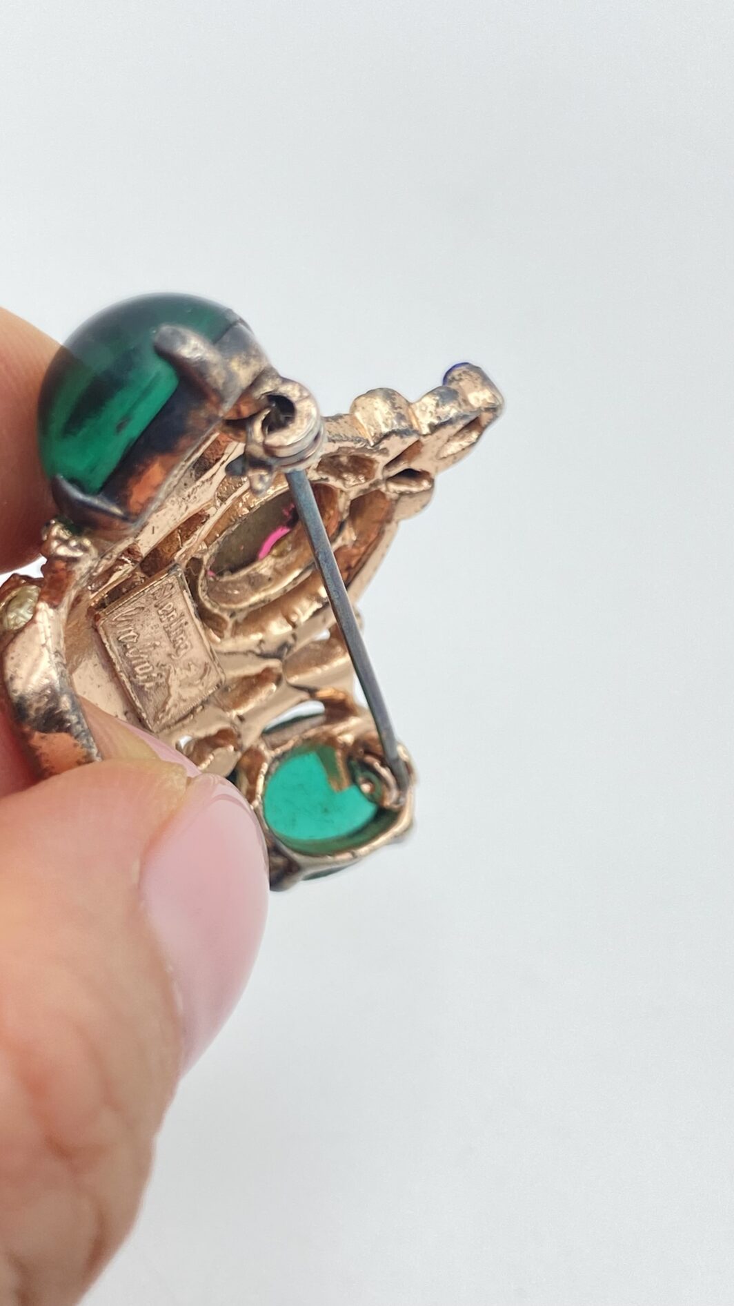 STRAORDINARIA DEMI PARURE FIRMATA “CORO STERLING” ANNI’40. CORONE REGALI CON STRASS E CABOCHON DI CRISTALLO. - immagine 33