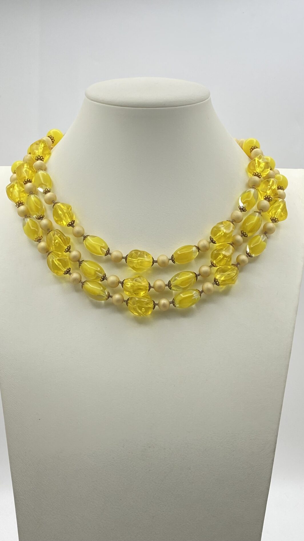 “UN RAGGIO DI SOLE DA INDOSSARE” – DEMI-PARURE IN PASTE DI VETRO E PERLE BIJOUX FIRMATA “GIULIANO FRATTI”. ITALIA, ANNI ’40 - immagine 8