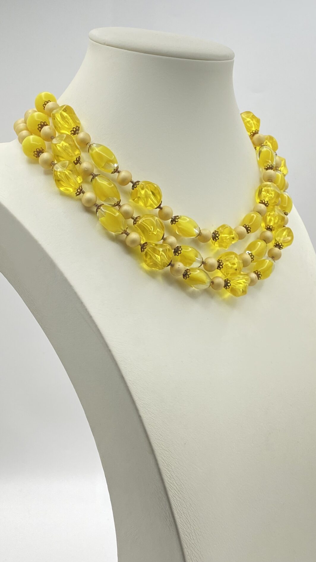 “UN RAGGIO DI SOLE DA INDOSSARE” – DEMI-PARURE IN PASTE DI VETRO E PERLE BIJOUX FIRMATA “GIULIANO FRATTI”. ITALIA, ANNI ’40 - immagine 9
