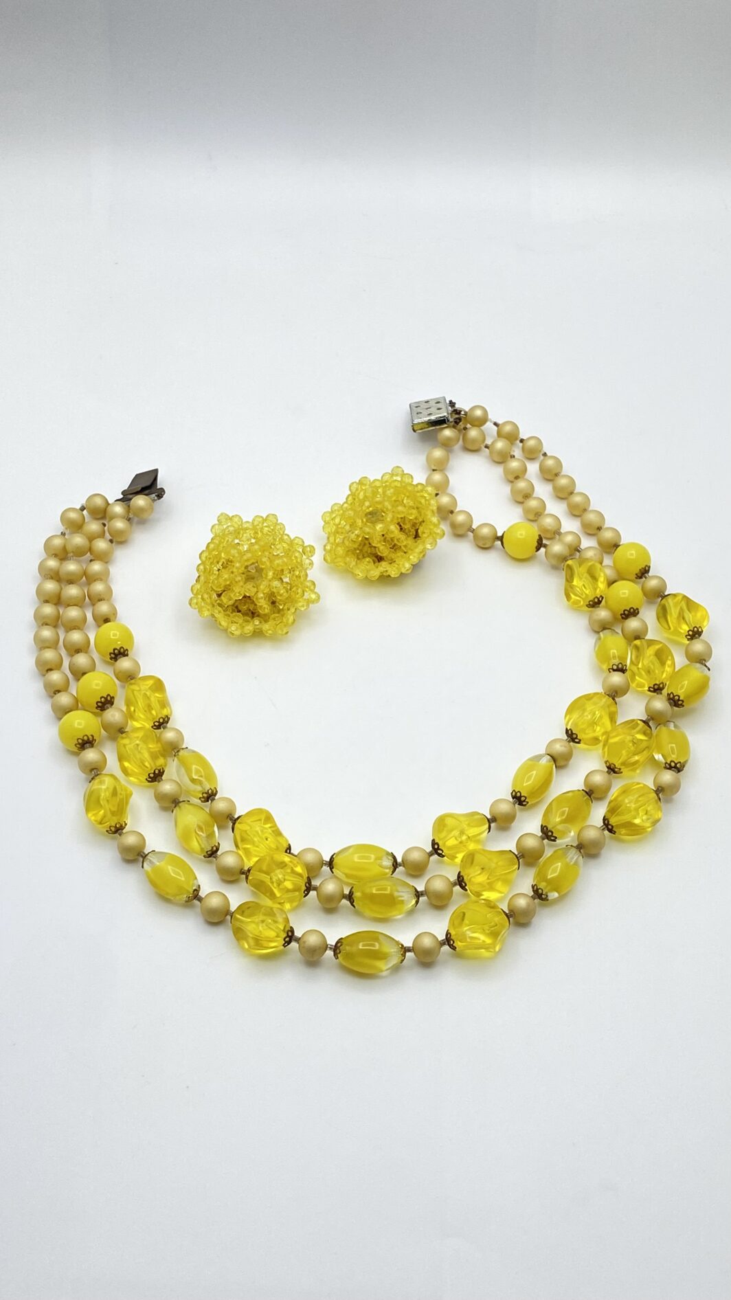 “UN RAGGIO DI SOLE DA INDOSSARE” – DEMI-PARURE IN PASTE DI VETRO E PERLE BIJOUX FIRMATA “GIULIANO FRATTI”. ITALIA, ANNI ’40 - immagine 11