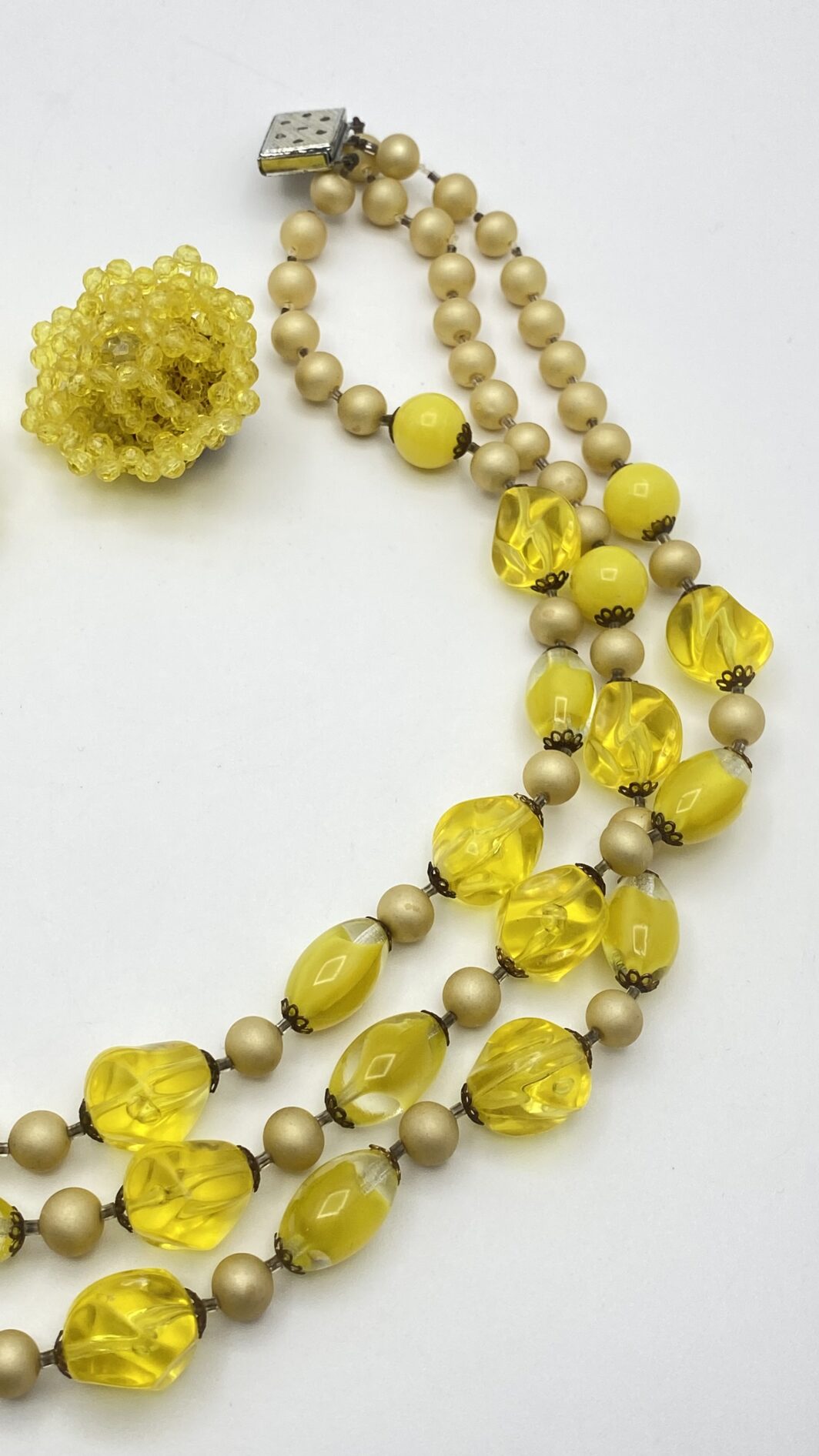 “UN RAGGIO DI SOLE DA INDOSSARE” – DEMI-PARURE IN PASTE DI VETRO E PERLE BIJOUX FIRMATA “GIULIANO FRATTI”. ITALIA, ANNI ’40 - immagine 14
