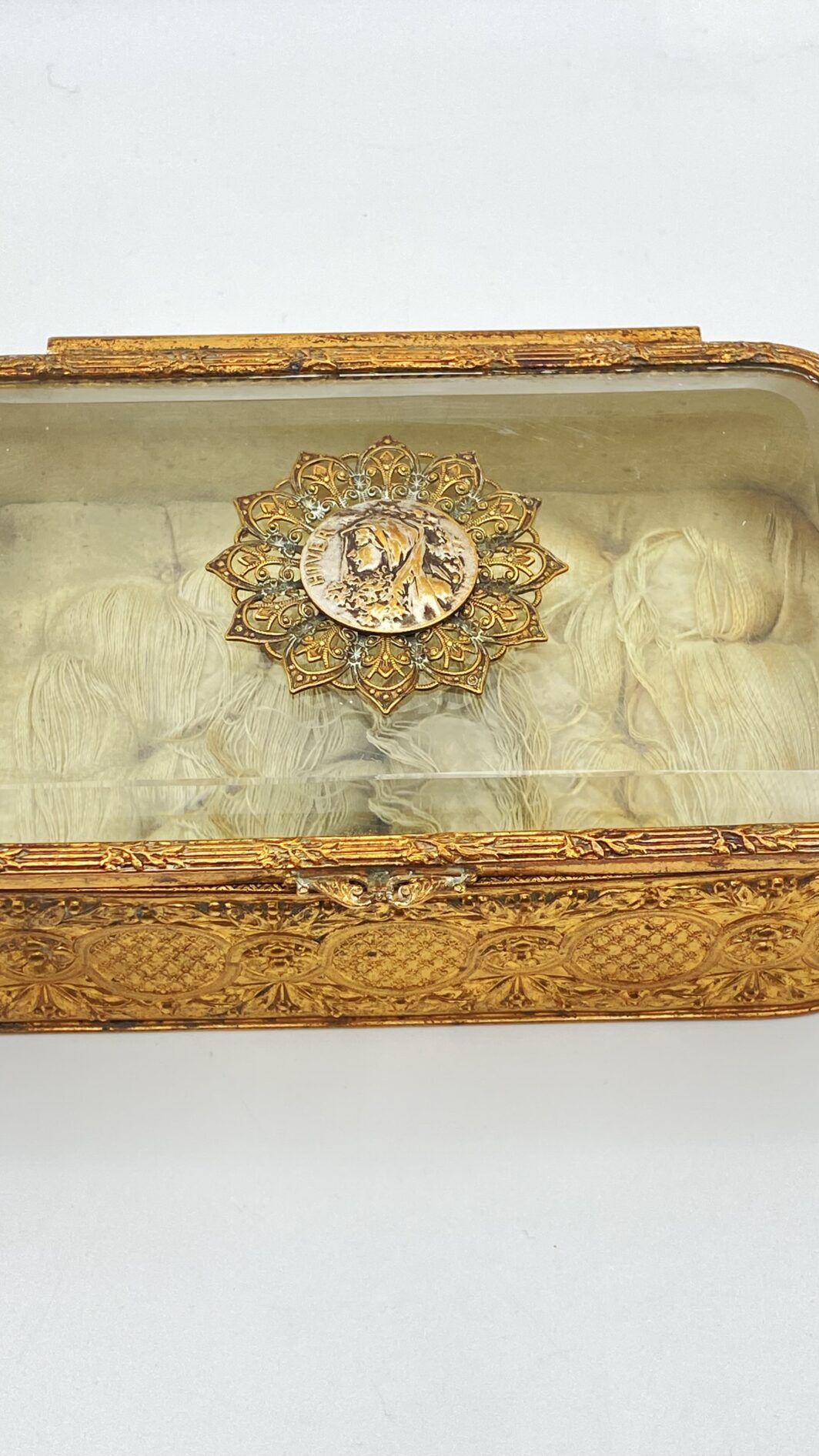 STRAORDINARIO COFANETTO PORTAGIOIE FRANCESE IN CRISTALLO E ORMOLU D’EPOCA CARLO X - immagine 3