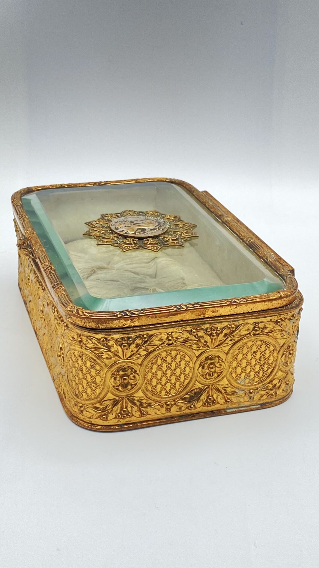 STRAORDINARIO COFANETTO PORTAGIOIE FRANCESE IN CRISTALLO E ORMOLU D’EPOCA CARLO X - immagine 6