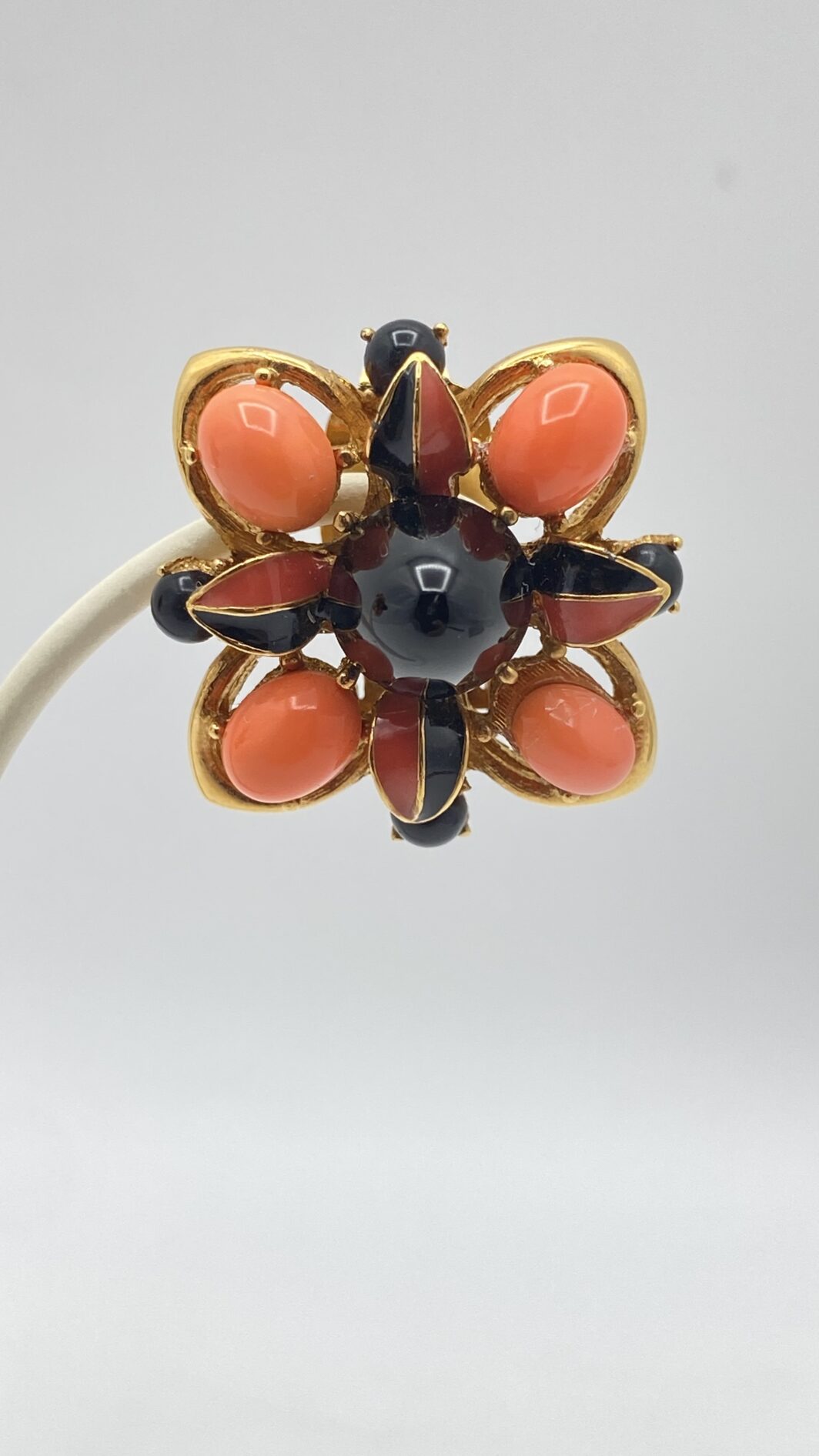 FIORI DI FUOCO: IL CORALLO E L’ONICE DELL’ALTA BIGIOTTERIA D’AUTORE, FIRMATA D’ORLAN - immagine 13