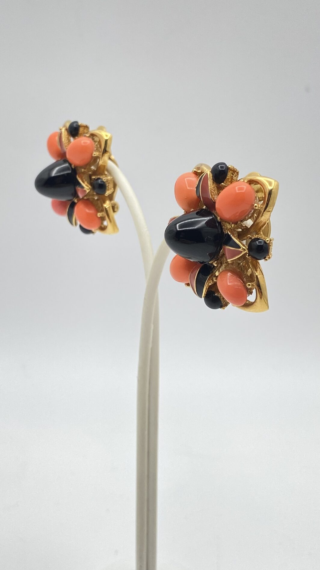 FIORI DI FUOCO: IL CORALLO E L’ONICE DELL’ALTA BIGIOTTERIA D’AUTORE, FIRMATA D’ORLAN - immagine 15
