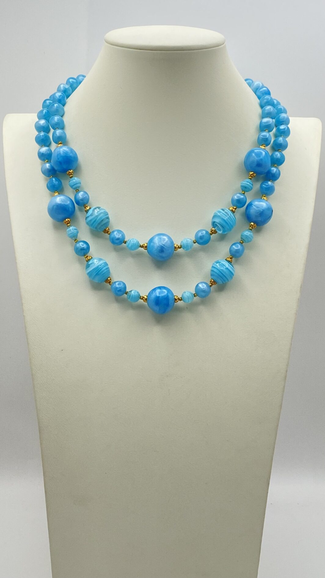 POESIA AZZURRA DEGLI ANNI ’40. DEMI PARURE IN CELLULOIDE E VETRO MURANO. - immagine 4