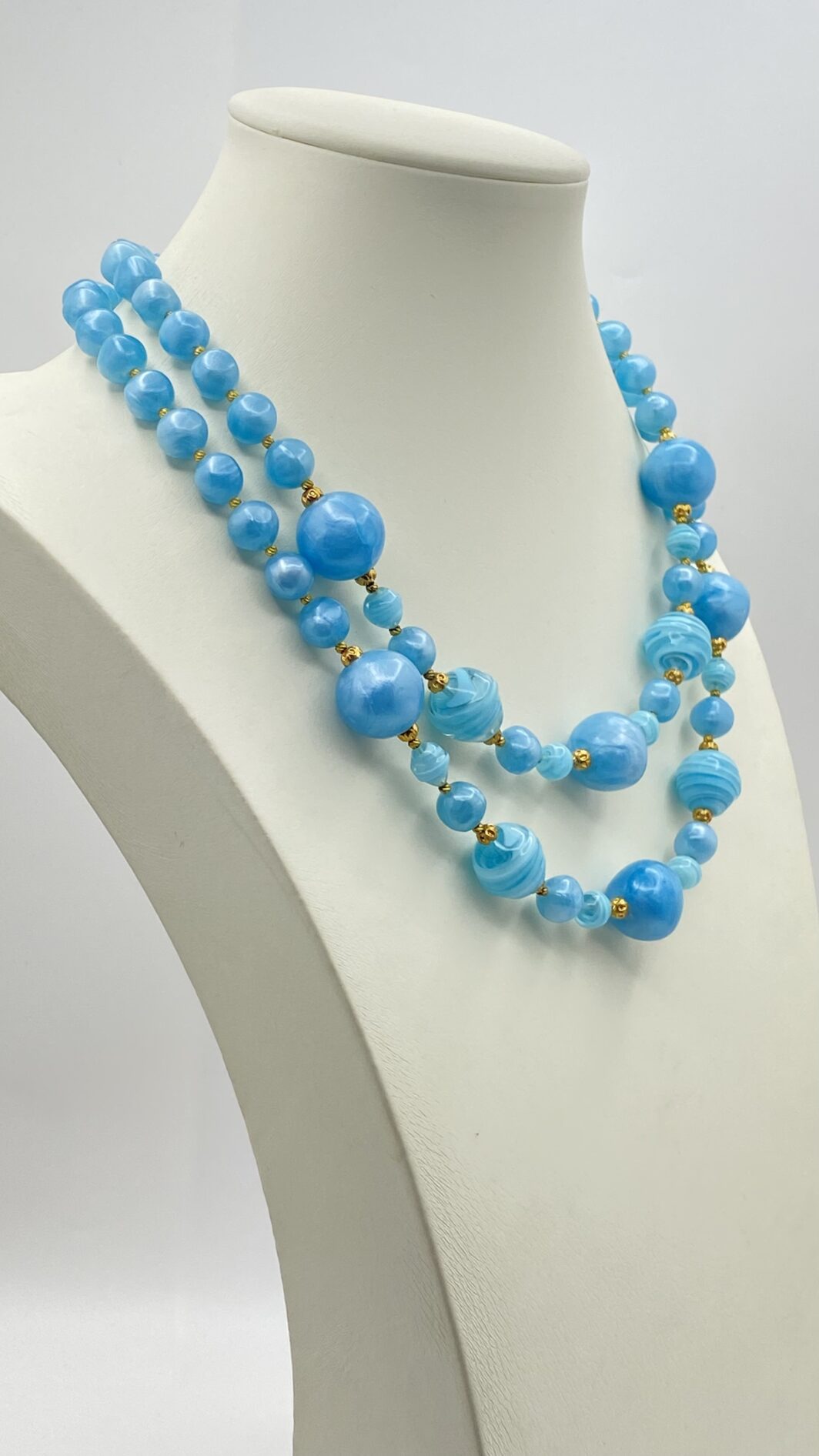 POESIA AZZURRA DEGLI ANNI ’40. DEMI PARURE IN CELLULOIDE E VETRO MURANO. - immagine 5