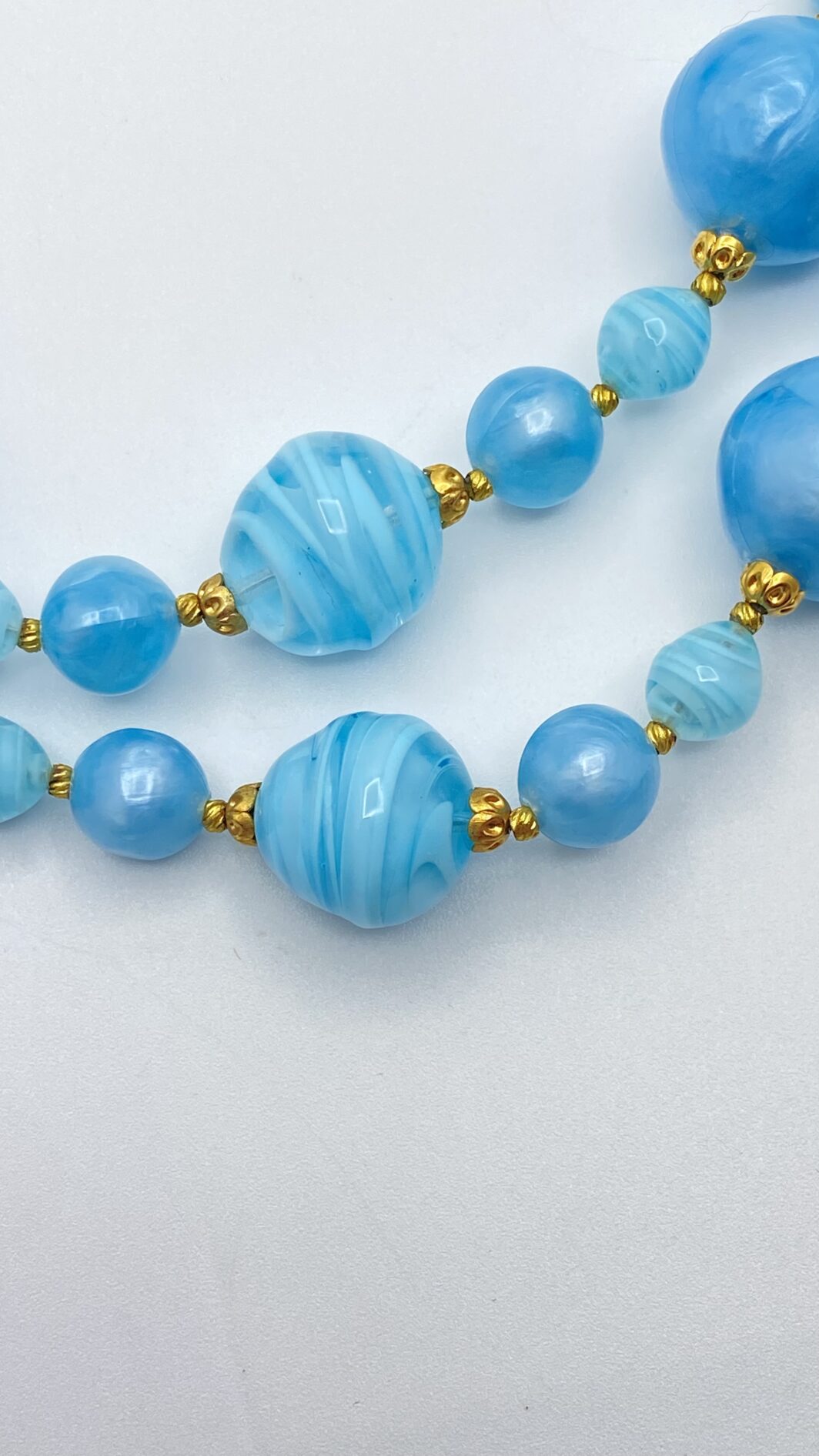 POESIA AZZURRA DEGLI ANNI ’40. DEMI PARURE IN CELLULOIDE E VETRO MURANO. - immagine 18